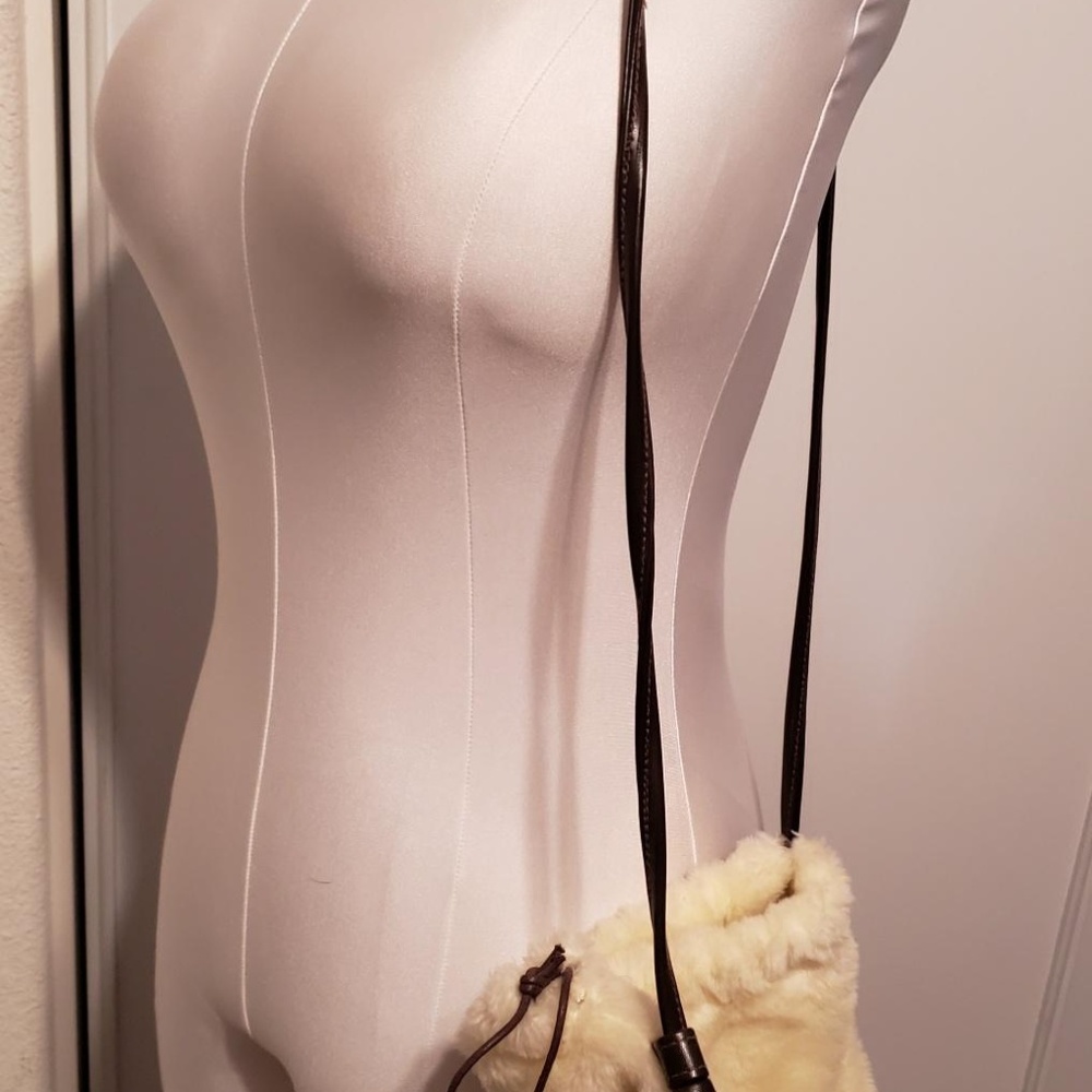 Petit Can Faux fur purse